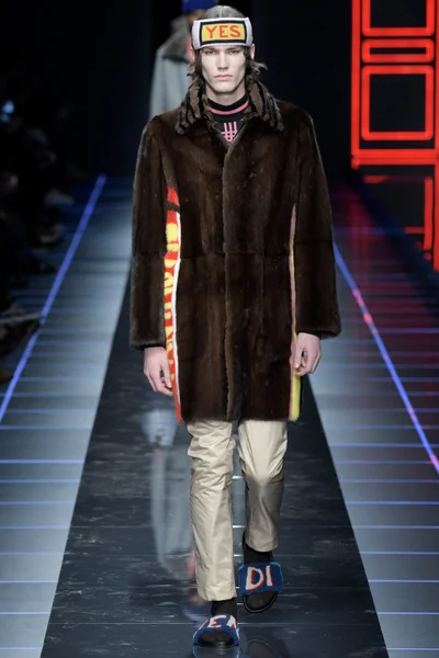Look 10